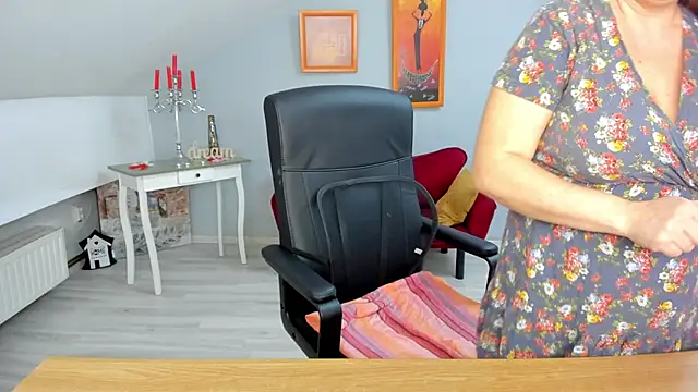 LollaGirl online show from 03-04-25, 04:27