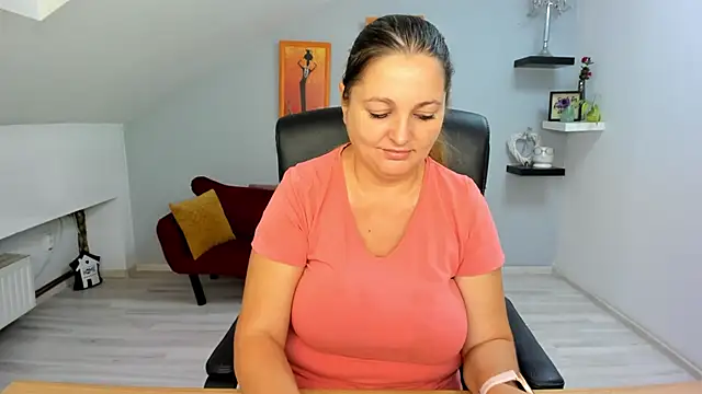 LollaGirl online show from 09-17-25, 03:19