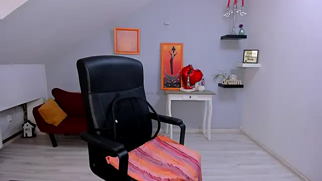 LollaGirl online show from 02-19-26, 04:19