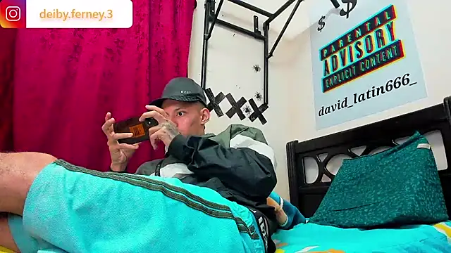 Snapshot of davidlatin66 chatting on 03-06-25, 01:27 davidlatin66 online show from 03-06-25, 01:27