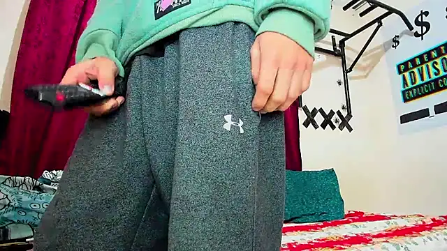 Snapshot of davidlatin66 chatting on 10-06-25, 04:21 davidlatin66 online show from 10-06-25, 04:21