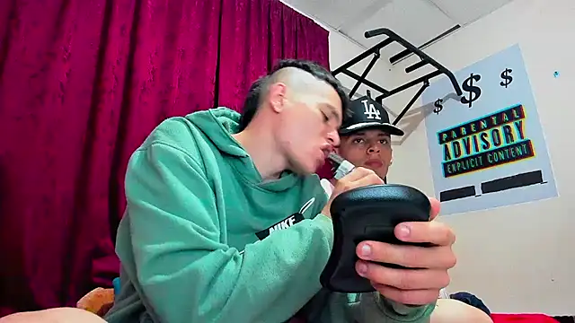 Snapshot of davidlatin66 chatting on 10-10-25, 04:00 davidlatin66 online show from 10-10-25, 04:00