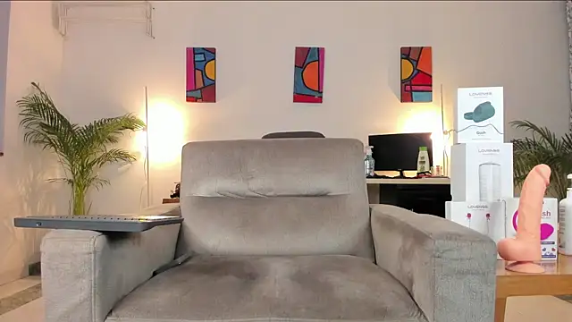 Snapshot of TatoKat chatting on 12-14-24, 02:56 TatoKat online show from 12-14-24, 02:56