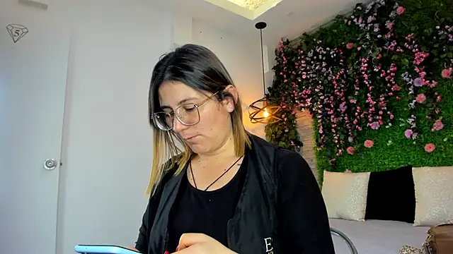 SarahDeyvis online show from 11-25-25, 06:30