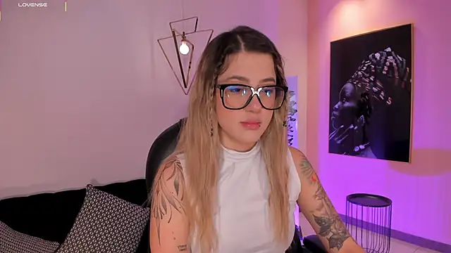 EveBensonX online show from 09-18-25, 12:18