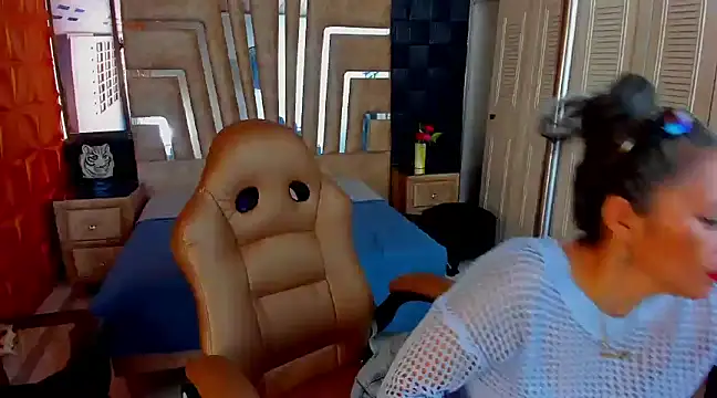 cute sassy online show from 02-17-25, 08:58