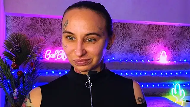 Snapshot of Cool_Freak_ chatting on 12-20-24, 09:21 Cool Freak online show from 12-20-24, 09:21