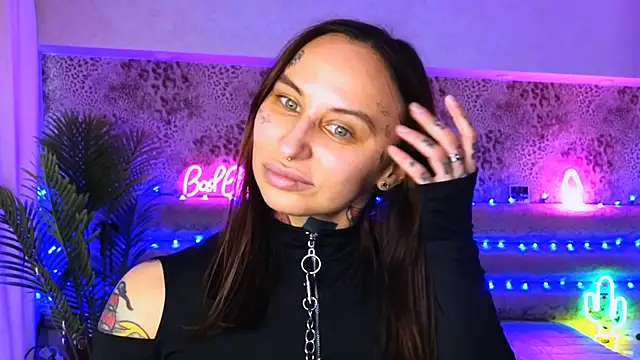 Snapshot of Cool_Freak_ chatting on 02-04-25, 10:10 Cool Freak online show from 02-04-25, 10:10