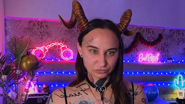 Snapshot of Cool_Freak_ chatting on 11-29-25, 10:29 Cool Freak online show from 11-29-25, 10:29