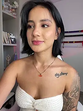 Snapshot of Ale_Lewis chatting on 12-13-24, 09:41 Ale Lewis online show from 12-13-24, 09:41