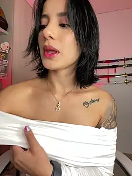 Snapshot of Ale_Lewis chatting on 01-25-25, 11:43 Ale Lewis online show from 01-25-25, 11:43