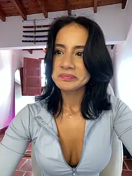 Snapshot of Ale_Lewis chatting on 09-28-25, 02:33 Ale Lewis online show from 09-28-25, 02:33