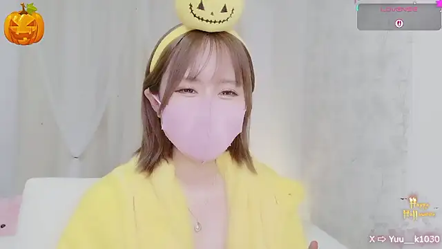 Snapshot of Yuu__k chatting on 10-29-25, 03:03 Yuu k online show from 10-29-25, 03:03