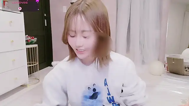 Snapshot of Yuu__k chatting on 12-19-25, 02:57 Yuu k online show from 12-19-25, 02:57