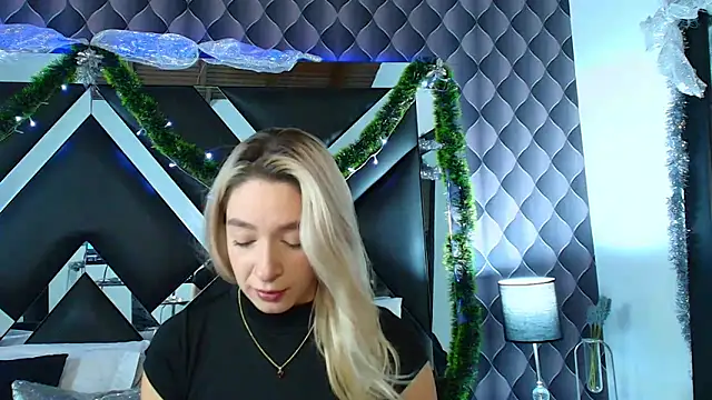 victoriaa lee  online show from 12-04-24, 07:34