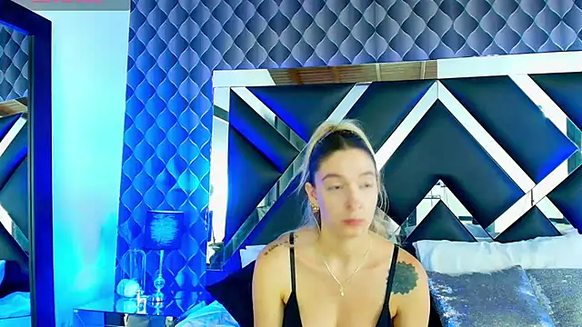 victoriaa lee  online show from 03-11-25, 12:54