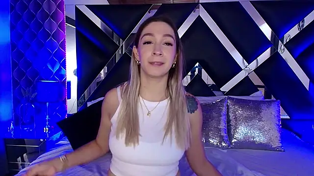 victoriaa lee  online show from 09-17-25, 07:26