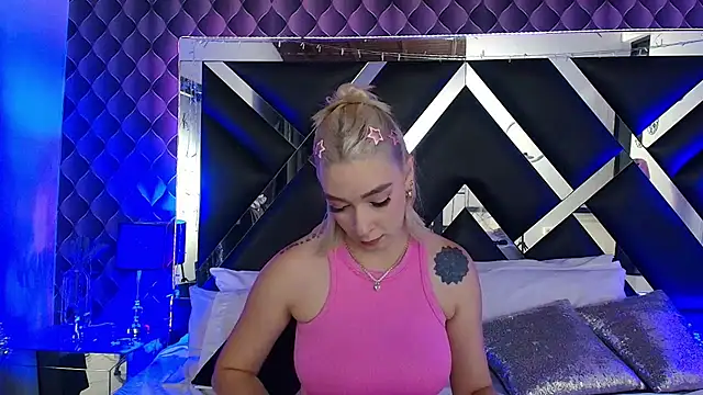 victoriaa lee  online show from 02-12-26, 08:37