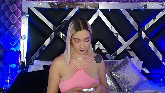 victoriaa lee  online show from 05-15-26, 08:16
