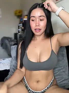 Snapshot of JazzieXo chatting on 02-17-25, 10:25 JazzieXo online show from 02-17-25, 10:25