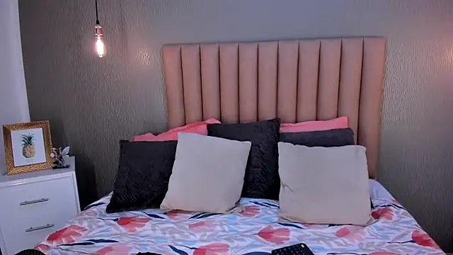 Alexa Thaylor  online show from 01-27-25, 02:13