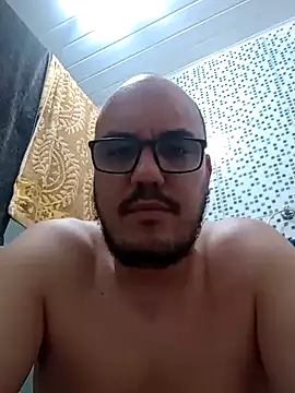 Snapshot of RobertoBuzios22 chatting on 12-15-24, 06:26 RobertoBuzios22 online show from 12-15-24, 06:26