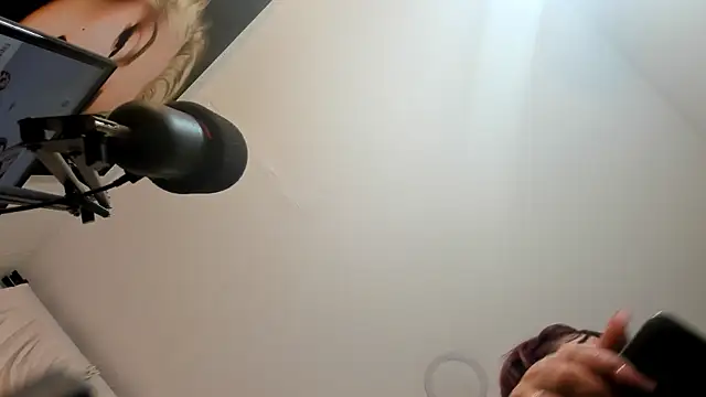 sarita loven online show from 04-23-26, 04:35