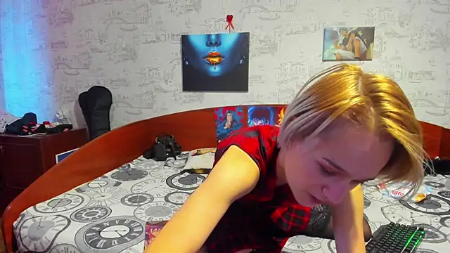 Snapshot of KagamiTayga chatting on 03-16-25, 08:32 KagamiTayga online show from 03-16-25, 08:32