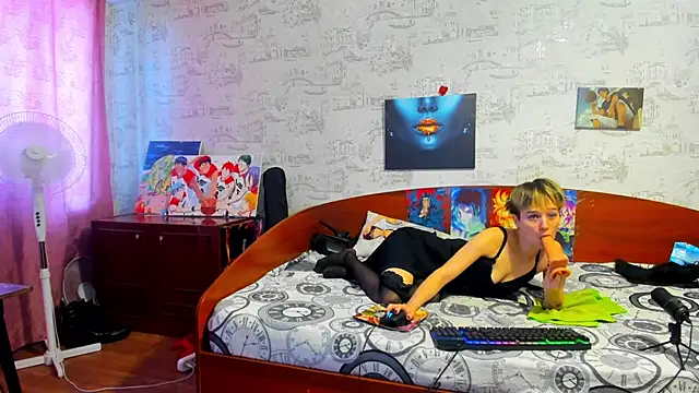 Snapshot of KagamiTayga chatting on 09-17-25, 08:38 KagamiTayga online show from 09-17-25, 08:38