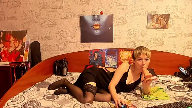 Snapshot of KagamiTayga chatting on 10-02-25, 02:18 KagamiTayga online show from 10-02-25, 02:18