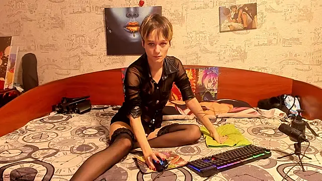 Snapshot of KagamiTayga chatting on 10-18-25, 02:58 KagamiTayga online show from 10-18-25, 02:58