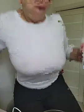 Snapshot of ROXOLANAA_SEXY chatting on 05-30-26, 10:01 ROXOLANAA SEXY online show from 05-30-26, 10:01