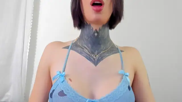 Snapshot of All_yours555 chatting on 03-01-25, 01:32 All yours555 online show from 03-01-25, 01:32