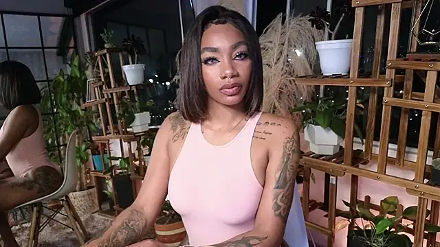 Snapshot of emely_brandon chatting on 12-12-24, 02:15 emely brandon online show from 12-12-24, 02:15