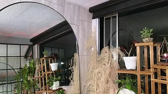 Snapshot of emely_brandon chatting on 12-12-24, 05:20 emely brandon online show from 12-12-24, 05:20