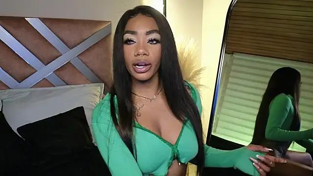 Snapshot of emely_brandon chatting on 01-25-25, 12:27 emely brandon online show from 01-25-25, 12:27