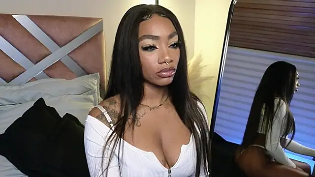 Snapshot of emely_brandon chatting on 01-26-25, 01:20 emely brandon online show from 01-26-25, 01:20