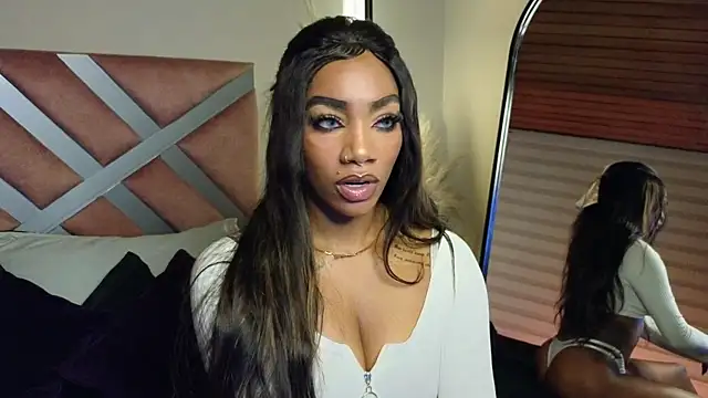 Snapshot of emely_brandon chatting on 02-08-25, 11:24 emely brandon online show from 02-08-25, 11:24