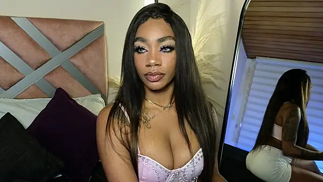 Snapshot of emely_brandon chatting on 02-15-25, 01:21 emely brandon online show from 02-15-25, 01:21