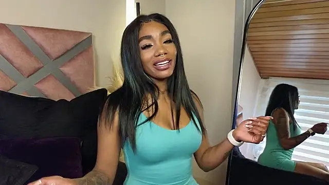 Snapshot of emely_brandon chatting on 03-17-25, 07:15 emely brandon online show from 03-17-25, 07:15