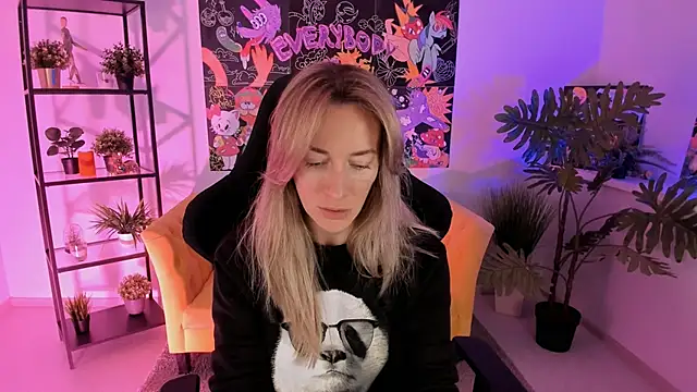 RebeccaMartinez online show from 01-26-25, 05:34