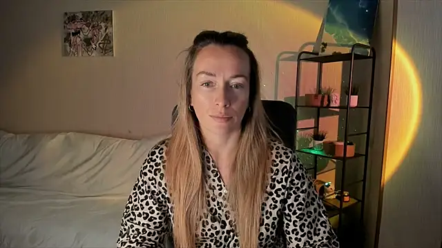 RebeccaMartinez online show from 09-27-25, 07:24