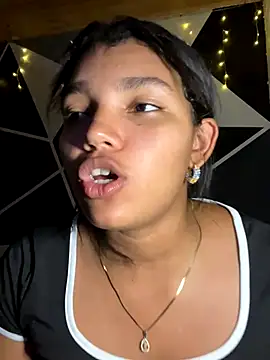 Snapshot of emilyharber chatting on 10-15-25, 07:25 emilyharber online show from 10-15-25, 07:25