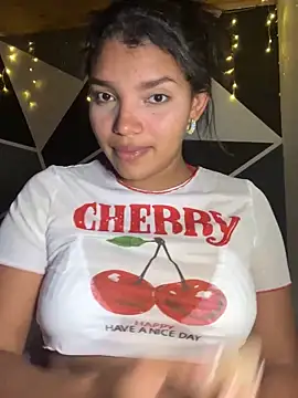 Snapshot of emilyharber chatting on 10-17-25, 07:27 emilyharber online show from 10-17-25, 07:27