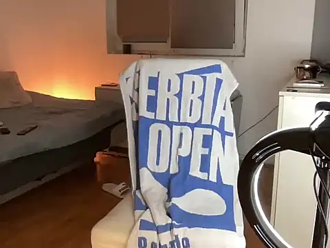 Snapshot of alejandrobg@xh chatting on 10-21-25, 04:19 alejandrobgxh online show from 10-21-25, 04:19