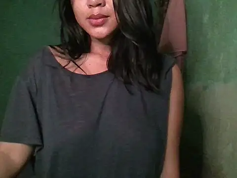 Snapshot of _smiling4u_ chatting on 10-21-25, 02:29  smiling4u  online show from 10-21-25, 02:29