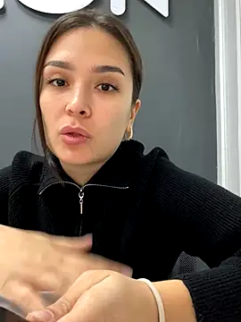 Snapshot of Sweet_Lollypop chatting on 10-18-25, 06:26 Sweet Lollypop online show from 10-18-25, 06:26