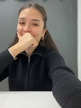 Snapshot of Sweet_Lollypop chatting on 10-22-25, 06:35 Sweet Lollypop online show from 10-22-25, 06:35