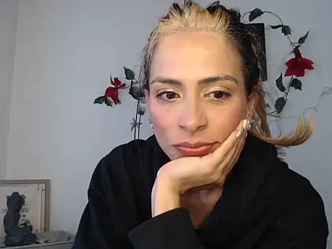 Snapshot of Liamiler01_ chatting on 12-18-24, 12:51 Liamiler01 online show from 12-18-24, 12:51