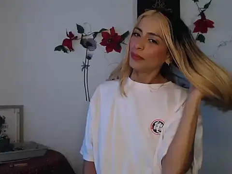 Snapshot of Liamiler01_ chatting on 12-19-24, 12:45 Liamiler01 online show from 12-19-24, 12:45